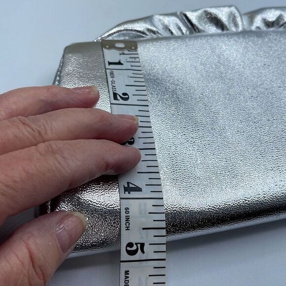 Vintage silver faux leather ruffled top clutch - Picture 7 of 9